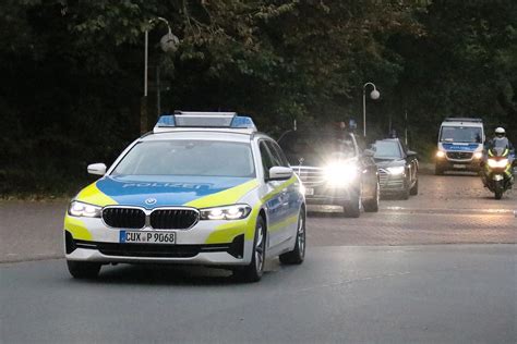 Militärischer Eskorte in Neuss – Live